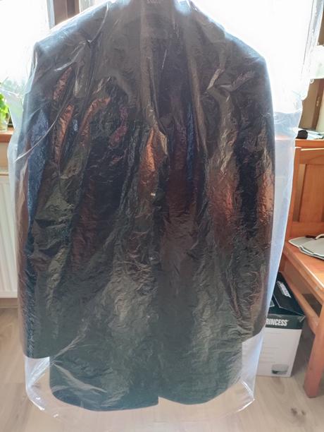 Čierny kabát nový, 44