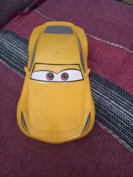 Mcqueen  rozprávajúci, 