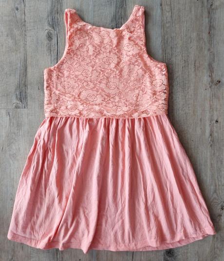 Šaty s čipkovaným topom, 152