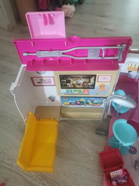 Barbie sanitka,