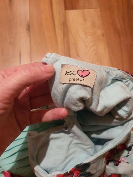 Prekrásne značkové šaty na zimu, 146