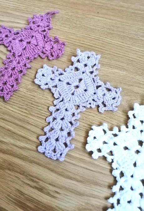 Háčkovaný krížik, handmade, rôzne farby, 
