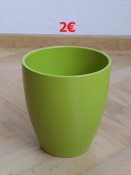 Set črepníky a kvetináče,