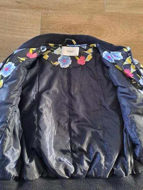 Bombera, reserved,134