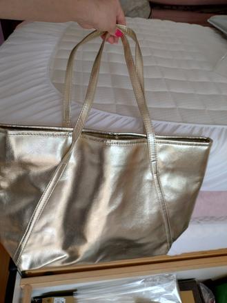 Zlata vacsia kabelka, 