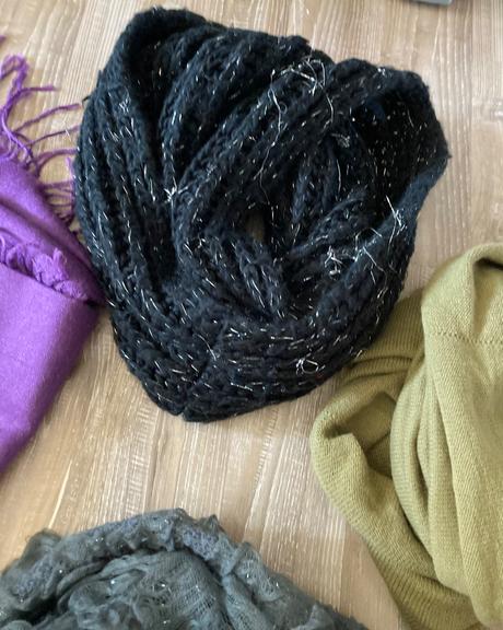 Balíček šál,nákrčník,šatky cena spolu za 11 ks, 