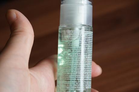 Fixačný sprej a podkladová báza essence,