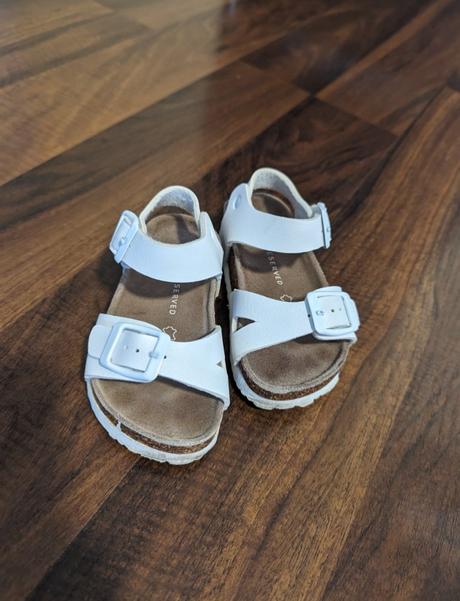 Sandalky, reserved,21