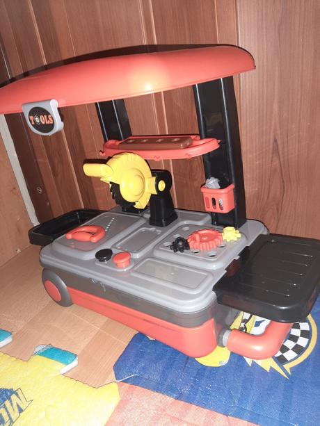 Pracovny stolik, kufrik, 