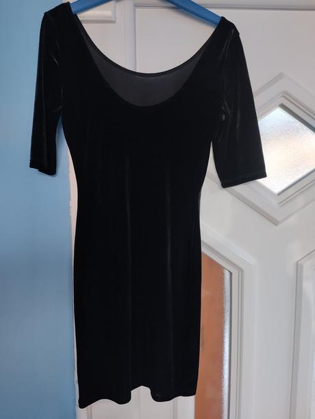 Čierne zamatové šaty, s