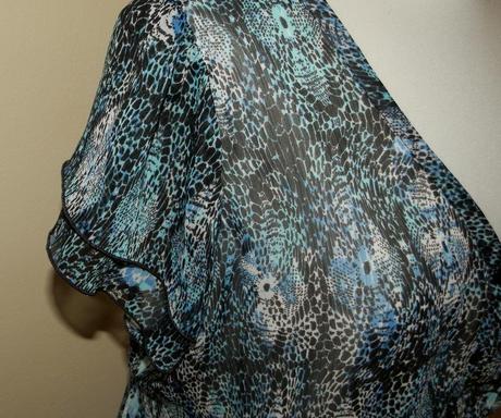 Znackova peknucka bluzka s volanovymi rukavmi, 50