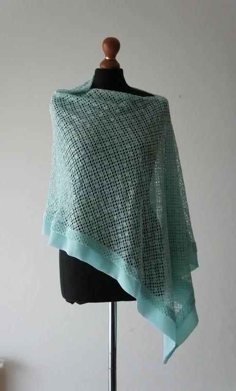 Štýlové mätové háčkované pončo / prehoz, 