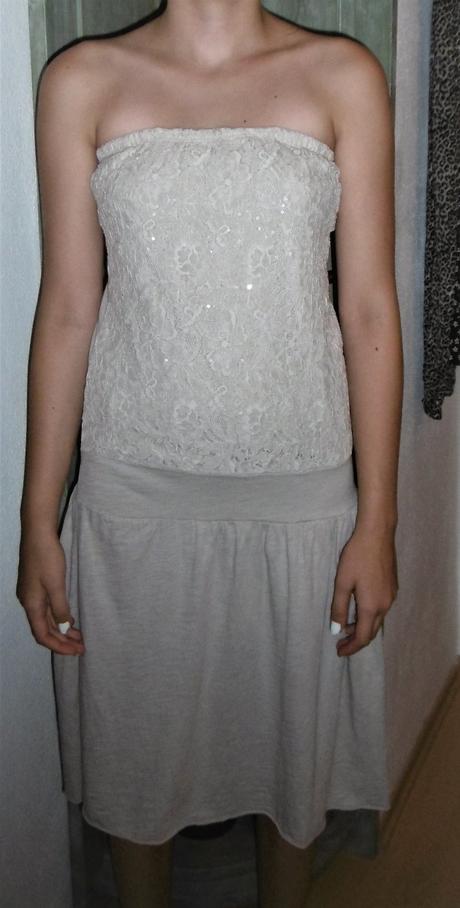 Šaty s krajkou, 158