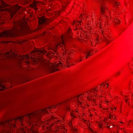 Nadherne krajkove spolocenske saty, 36