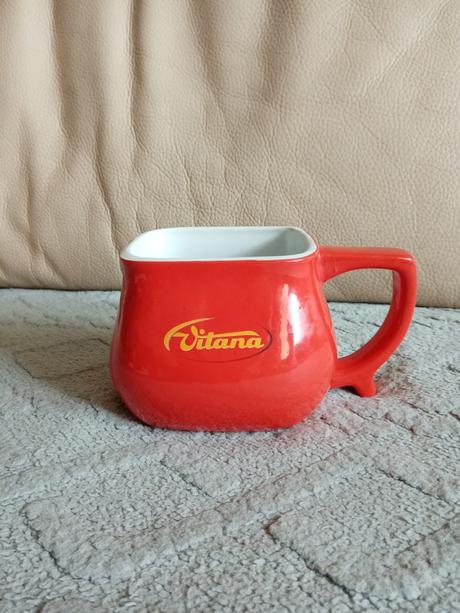 Retro hrnček vitana, 