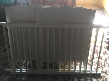 Predám bielu detskú postieľku, šírka (cm): 60,dĺžka (cm): 120
