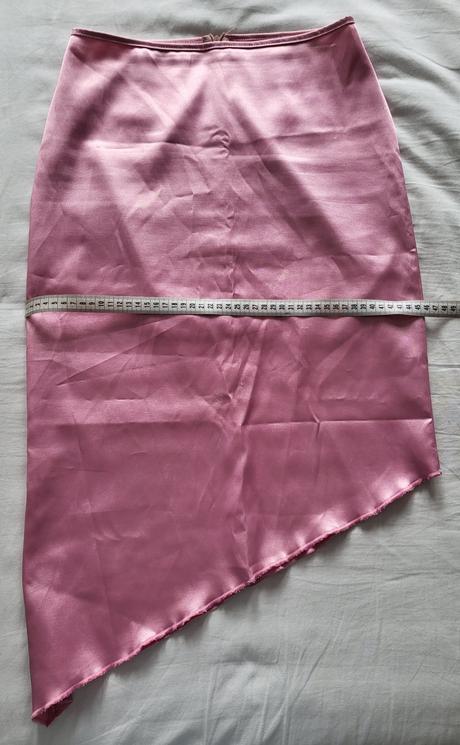 Asimetrická saténová sukňa, s