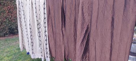 Hnedé lesklé závesy na dekoráciu 4ks,