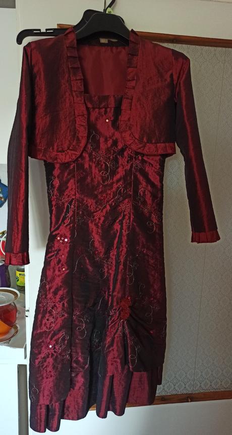 Spoločenské šaty s bolerkom, 152