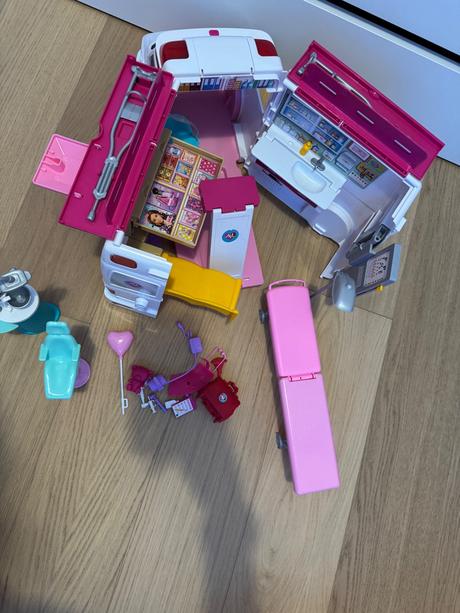Barbie sanitka ambulancia ako nová,