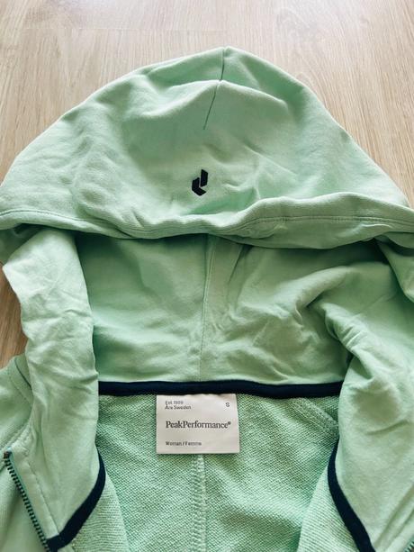 Krásna mikina značky peak performance, pc 130 eur, s