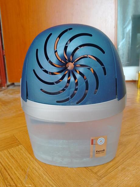 Odvlhčovač ceresit, 