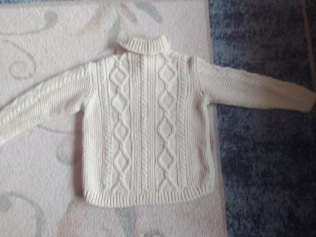 Sveter z ovčej vlny, s