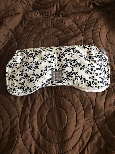 Kvetovaný rukávnik na kočík, 