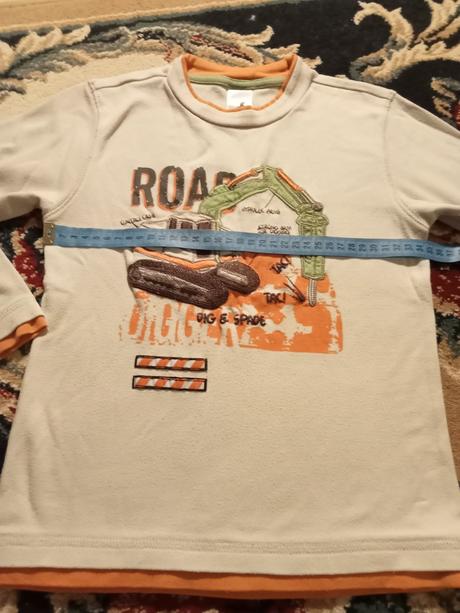 Pekná mikina s bágrom, 122