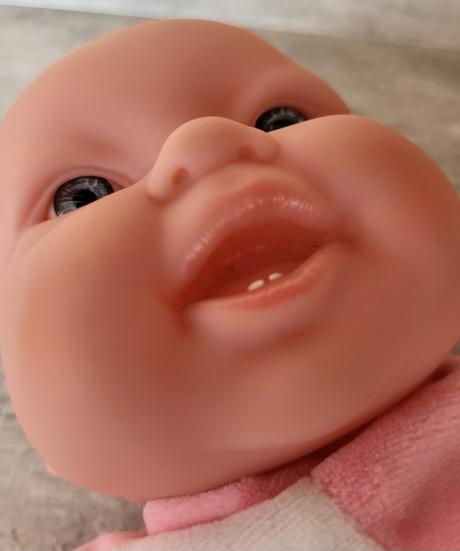 Bábika s modrými očami, 