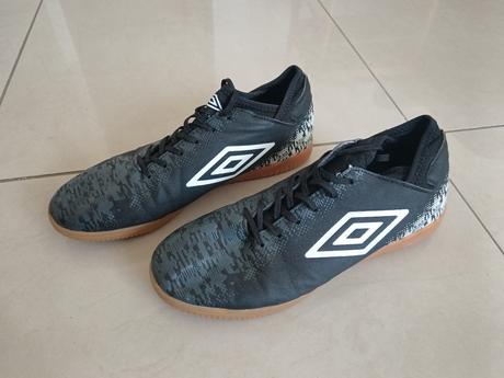 Halovky, umbro,41