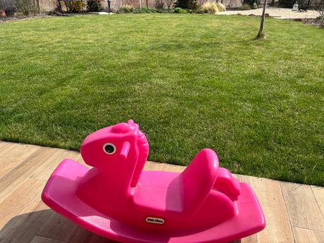 Little tikes hojdaci kon plastovy, 