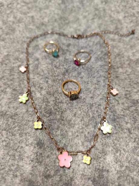 Sada zabavnych prstienkov s nahrdelnikom,, 