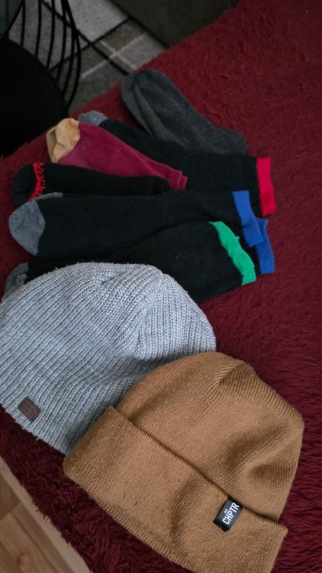 Ponozky 50ks rozne č.39/42 ,2 ciapky ,5 gatiek, 39