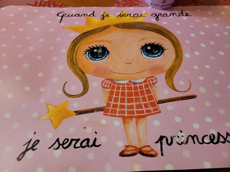 Tri poháriky+prestieranie label tour-super stav,