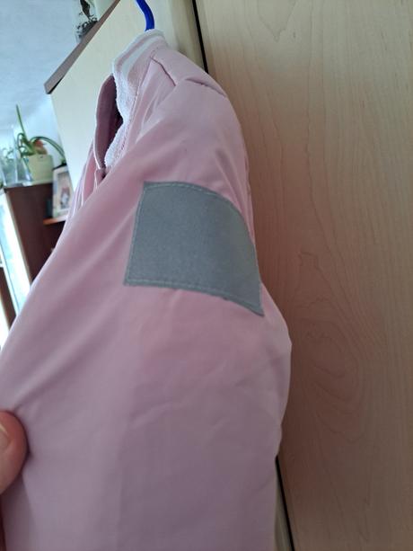 Ružová bombera, gate,146