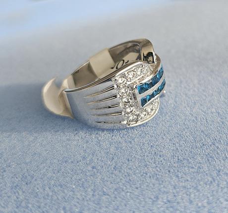 Zdobený dámsky prsteň, 