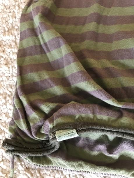 Pruhované triko, 122