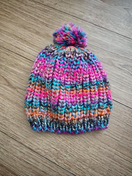 Nádherne farebná teplá čiapka, reserved,s