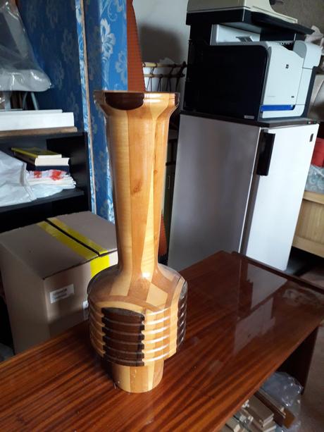 Krasna stara drevena vysoka vaza "socialisticka", 