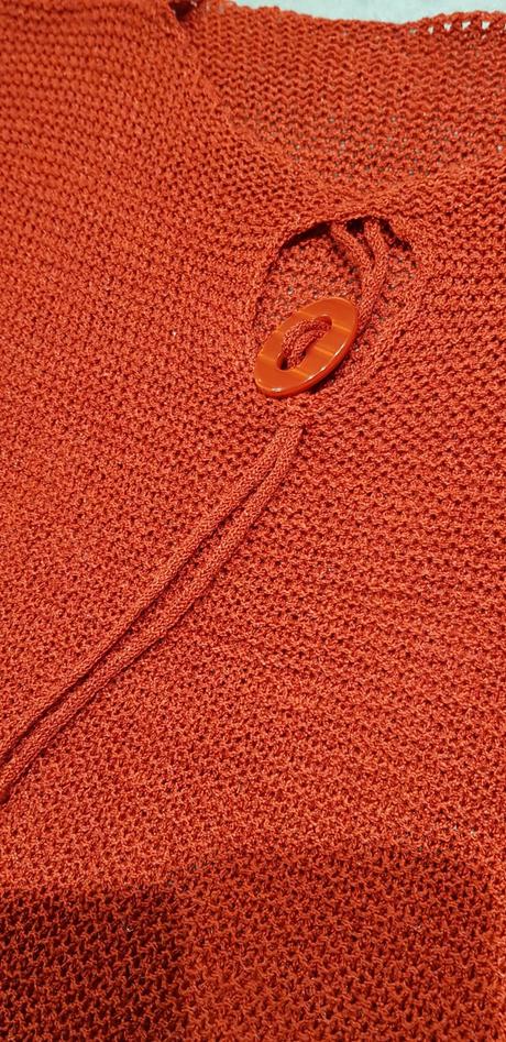 Červený transparentný sveter, 42