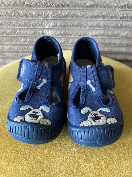 Papučky so psíkom, 21