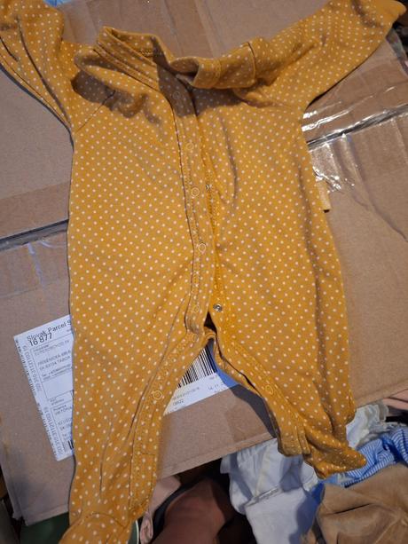 Pyžamá cena za balik, 56