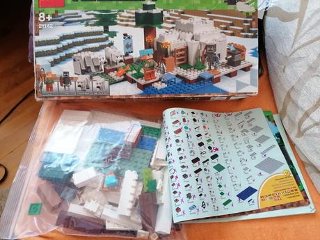 Lego 21142 polar bear igloo,