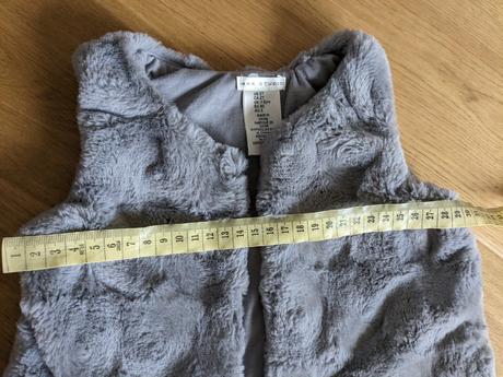 Kožušinová vesta, 92