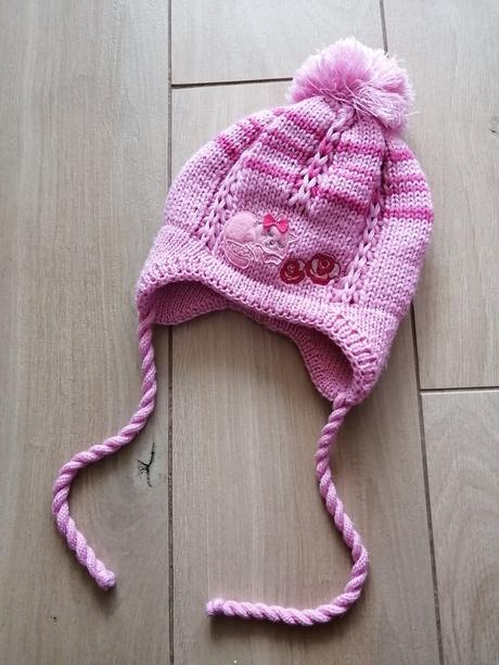 Čiapka s mačkou a brmbolcom na zaviazanie, <50