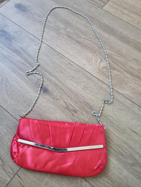 Červená saténová spoločenská kabelka, 