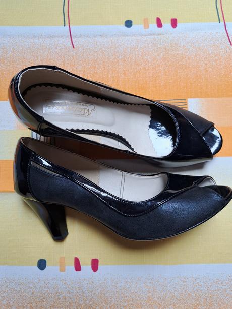 Spoločenské topánky, 39