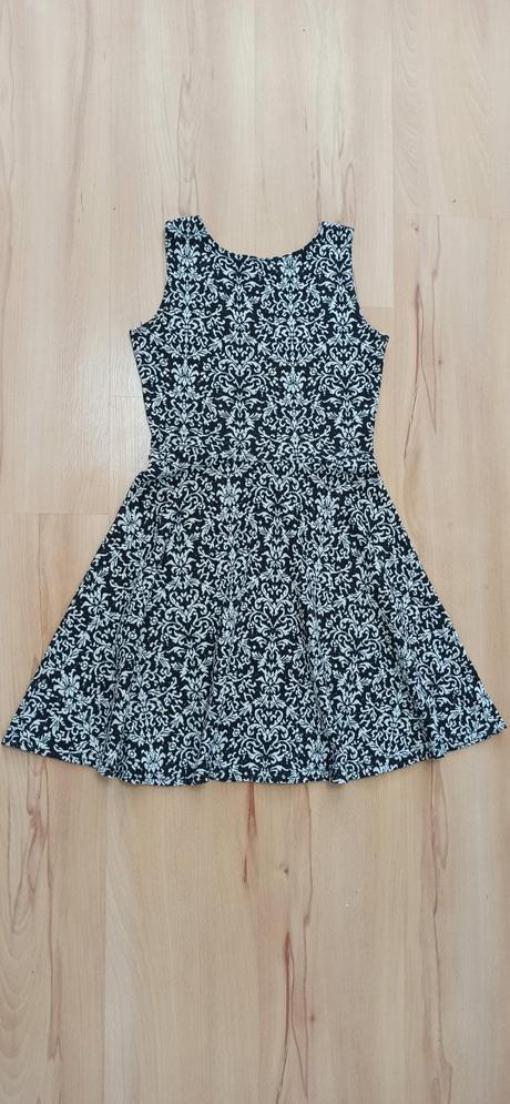 Čiernobiele šaty, xs