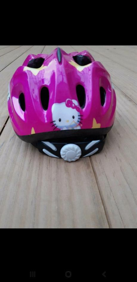 Prilba na bicykel a korcule, s